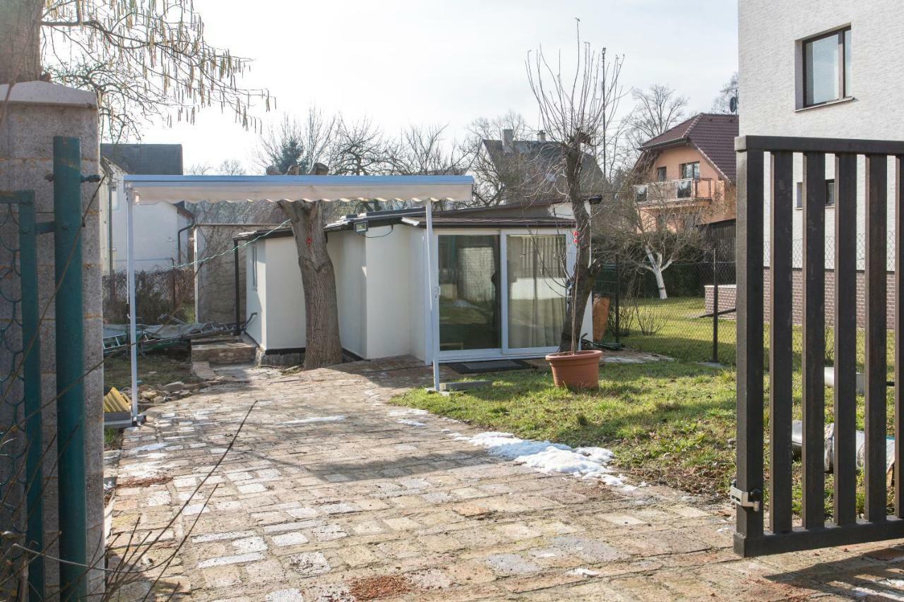 Small House With Parking Villa Praga Esterno foto